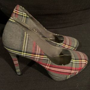 Plaid pumps